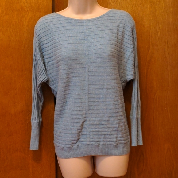 Baby blue sweater - Picture 1 of 2